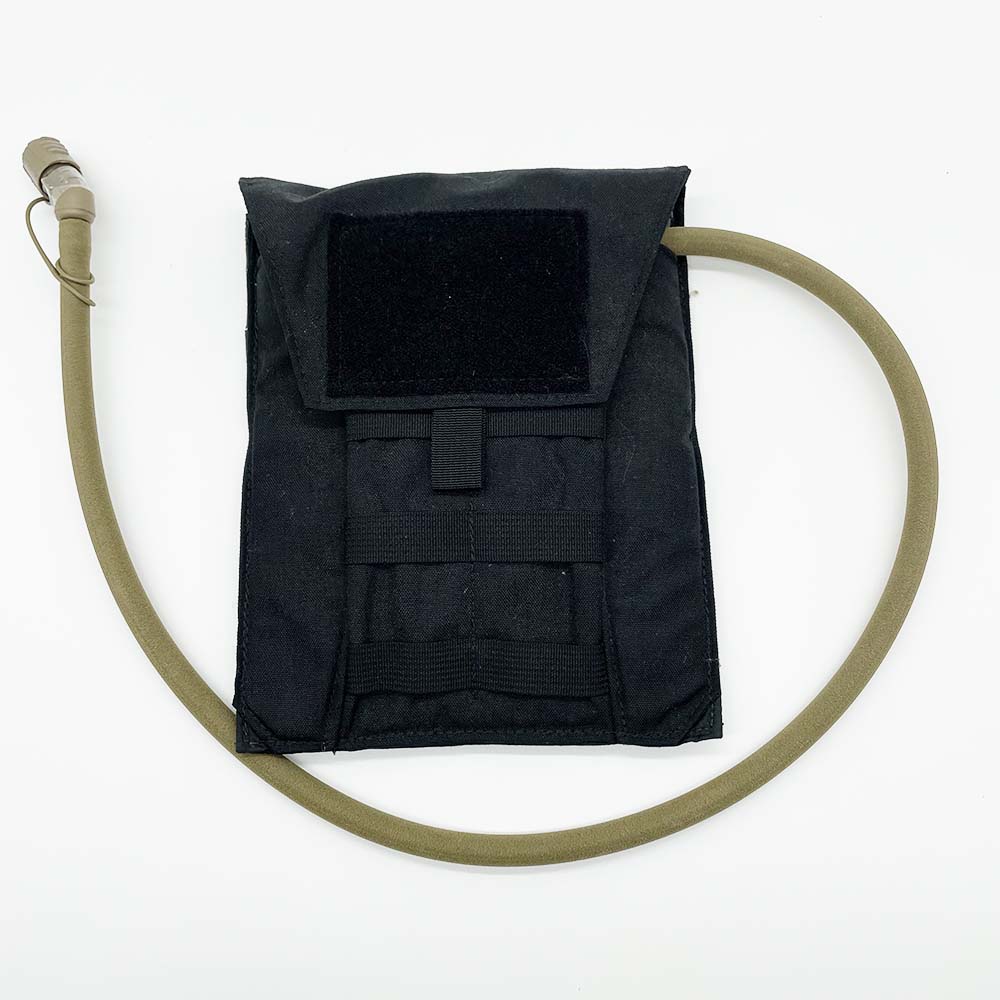 TACTICAL TAILOR | FIGHT LIGHT 1L HYDRATION POUCH i gruppen NYLONFICKOR hos Equipt AB (80010LW)