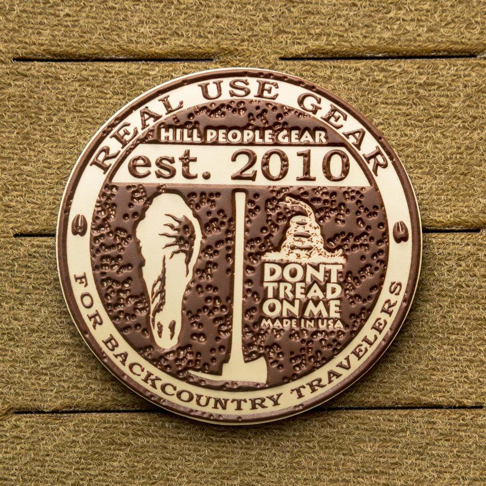 HILL PEOPLE GEAR | MEDALLION VINYL PATCH  i gruppen OUTLET hos Equipt AB (patchmedallion)
