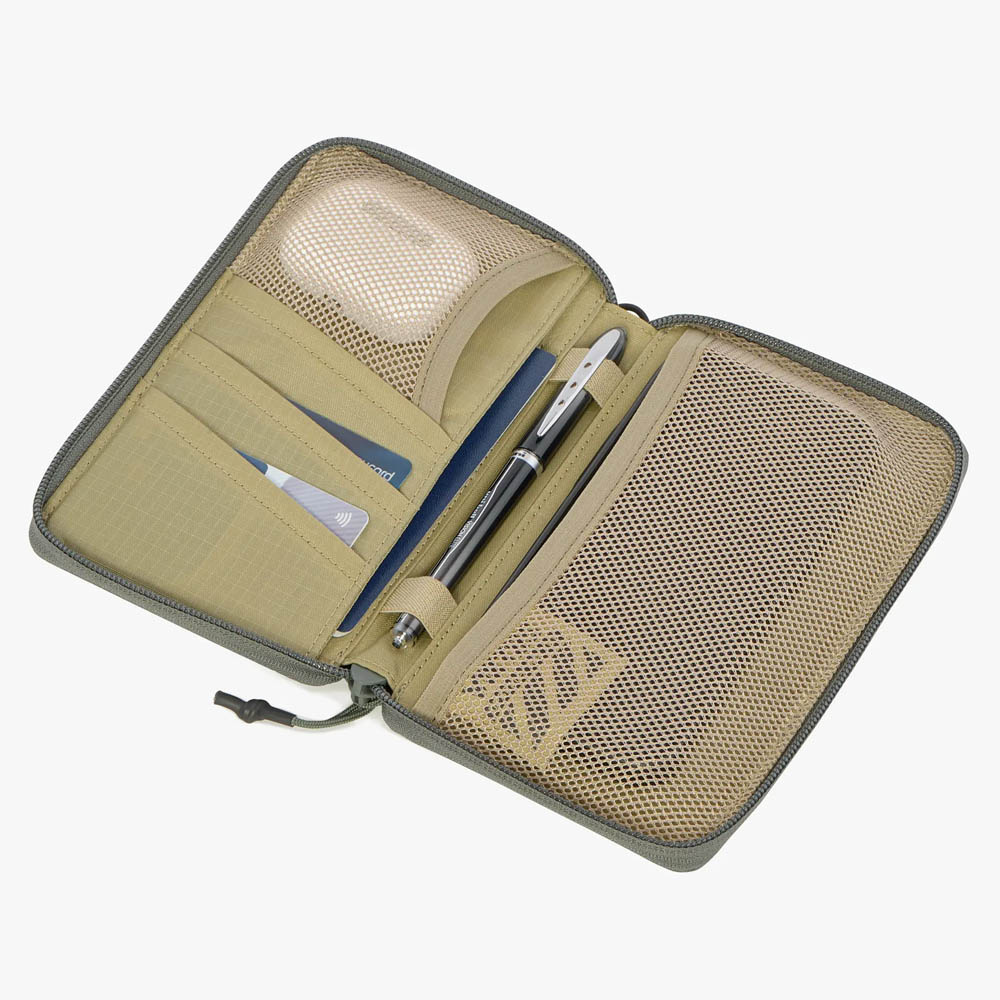 VIKTOS | UPSCALE TRAVEL WALLET 