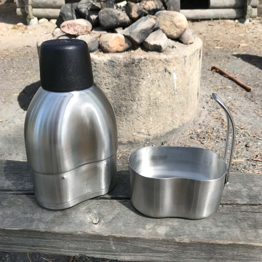 St�ltermos med kokk�rl och kompass