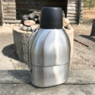 Ståltermos med kokkärl och kompass Ståltermos med kokkärl och kompass