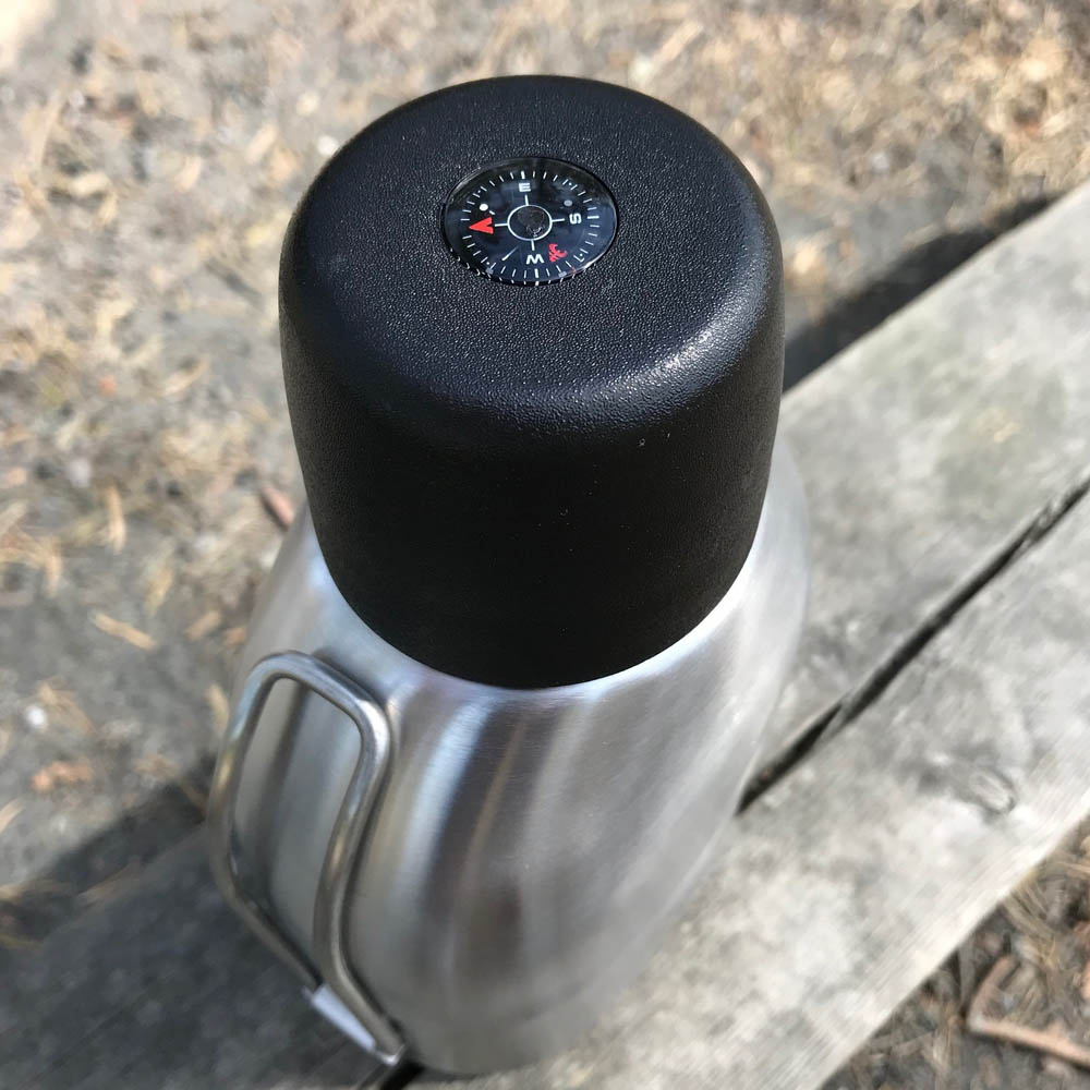 St�ltermos med kokk�rl och kompass