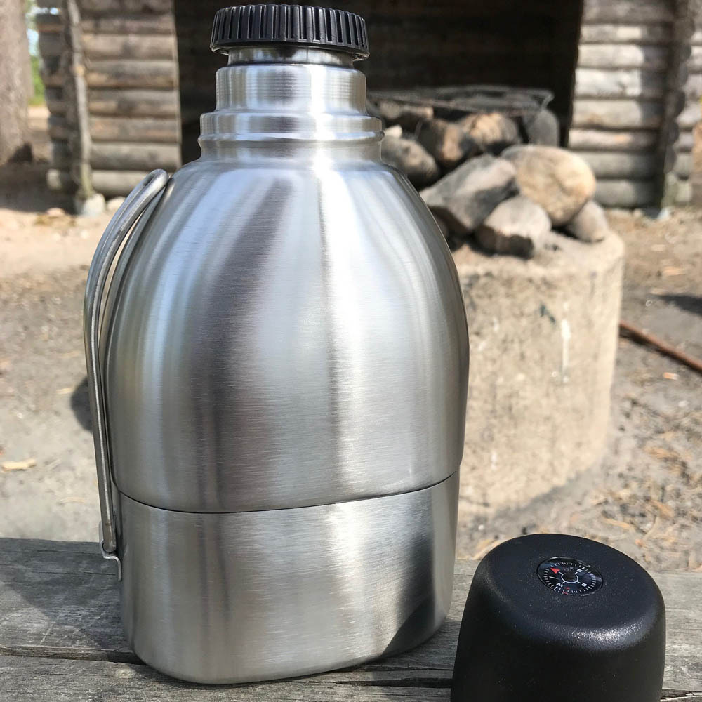 St�ltermos med kokk�rl och kompass