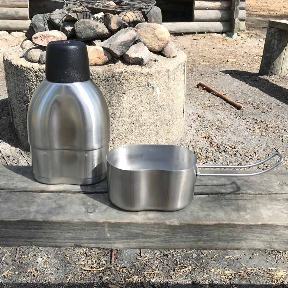 St�ltermos med kokk�rl och kompass